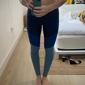 Outdoor voices navy 3 tier color lock leggings